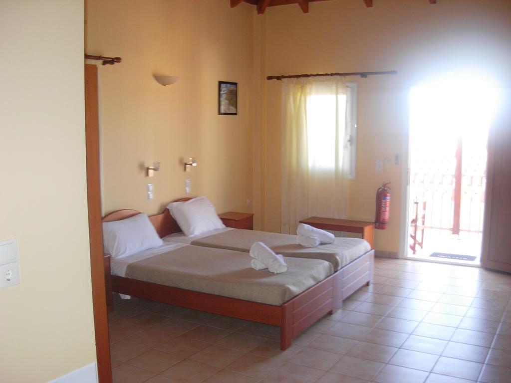 Chroma Apartment Finikounta Exterior photo