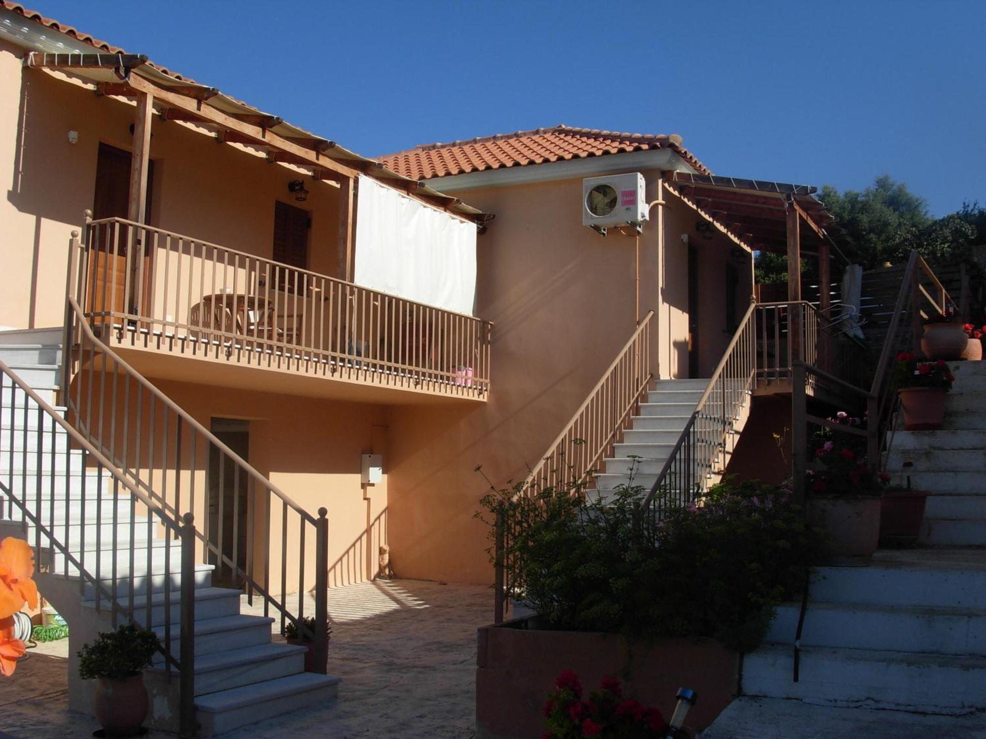 Chroma Apartment Finikounta Exterior photo