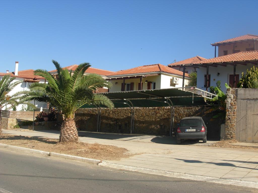 Chroma Apartment Finikounta Exterior photo