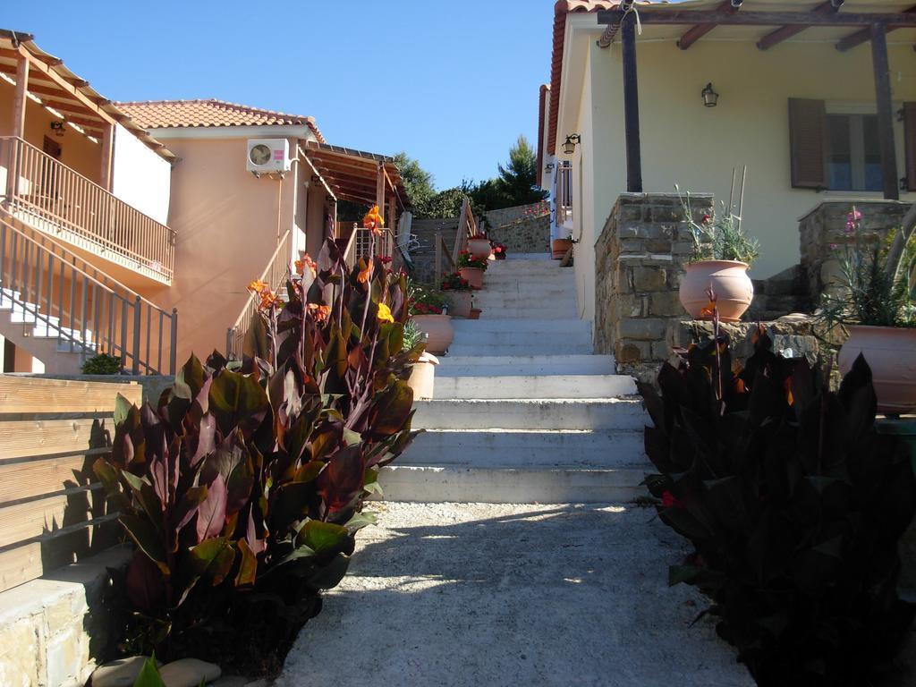 Chroma Apartment Finikounta Exterior photo