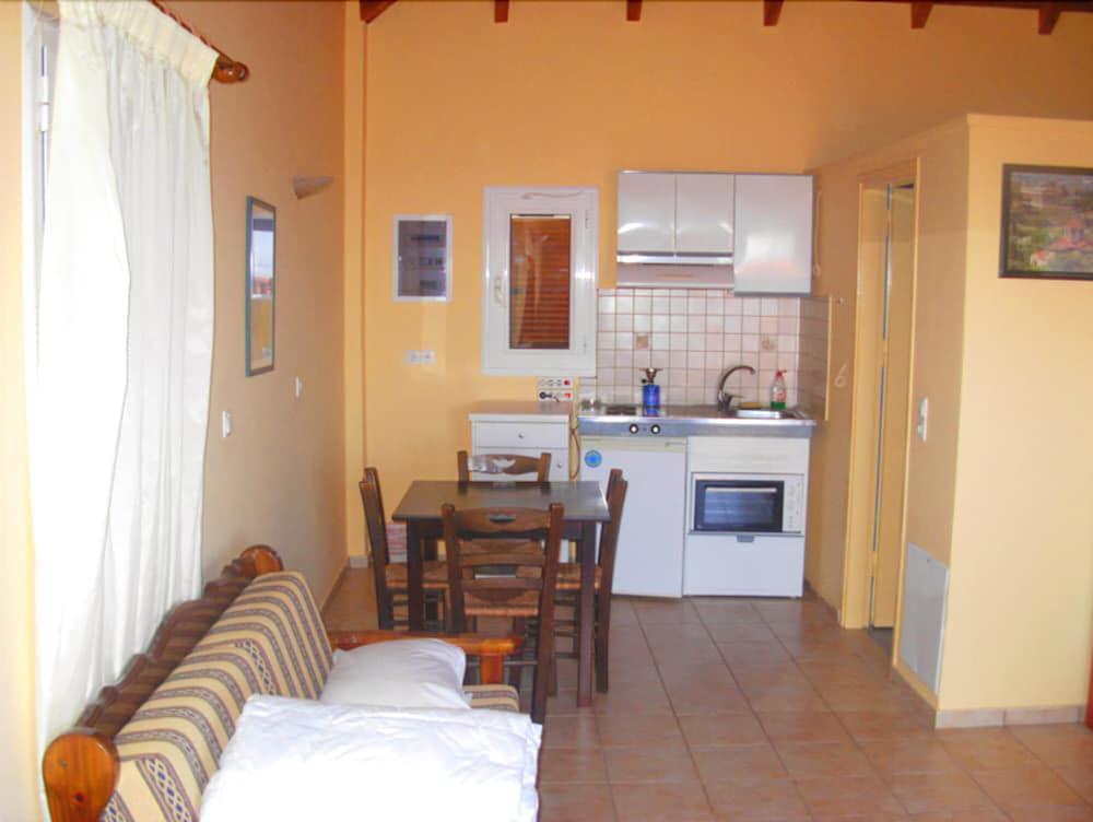 Chroma Apartment Finikounta Exterior photo