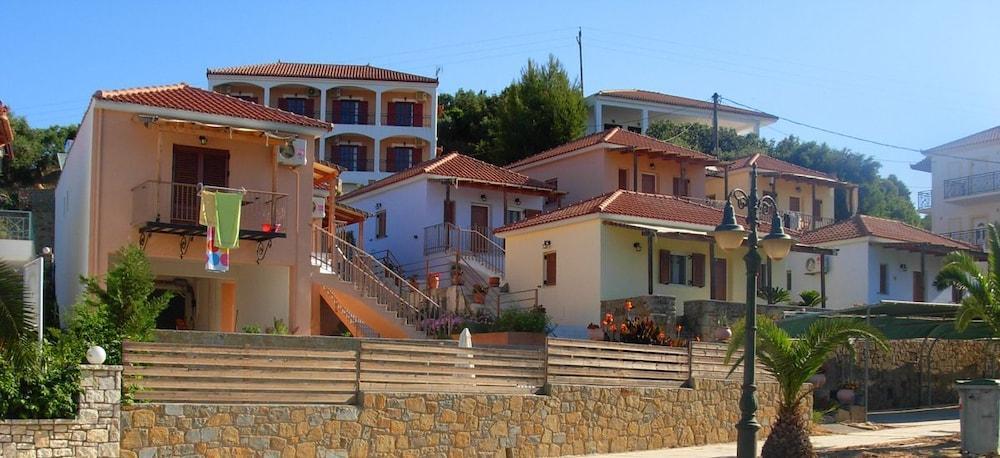 Chroma Apartment Finikounta Exterior photo
