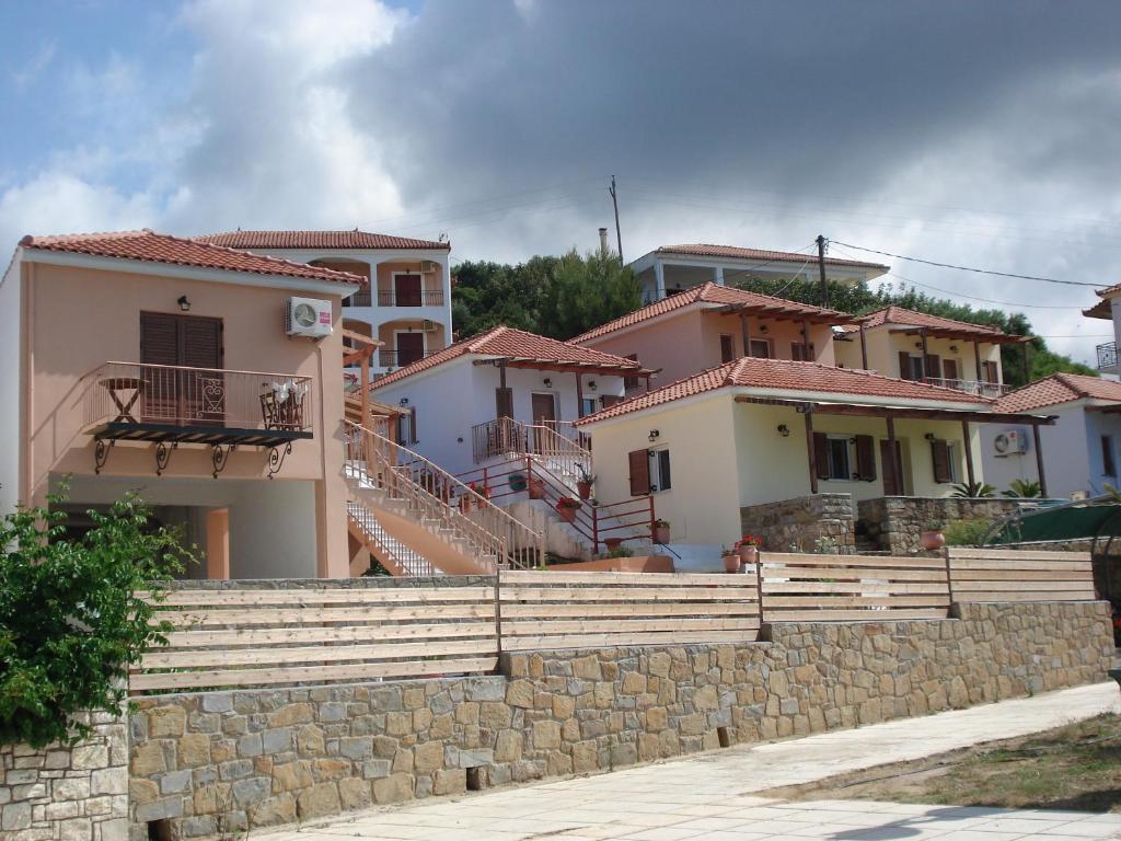 Chroma Apartment Finikounta Exterior photo